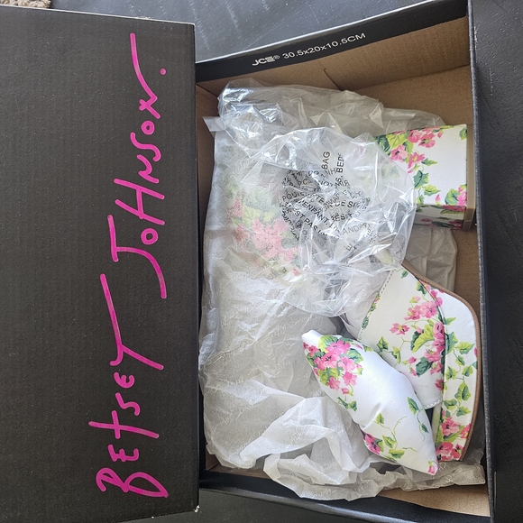 Betsey Johnson Floral Bow Mules - Picture 5 of 10